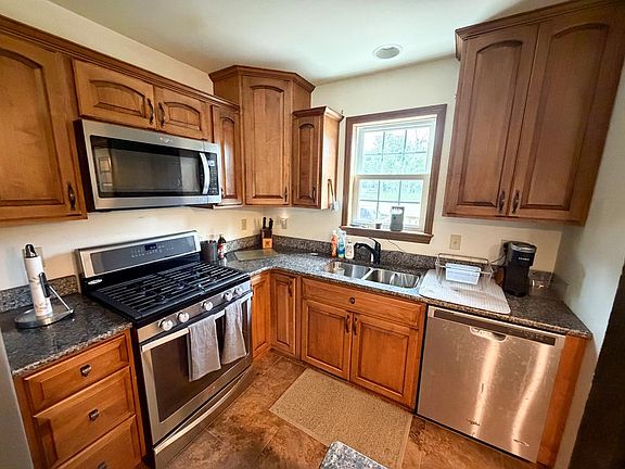 4th image of 61 Lake St