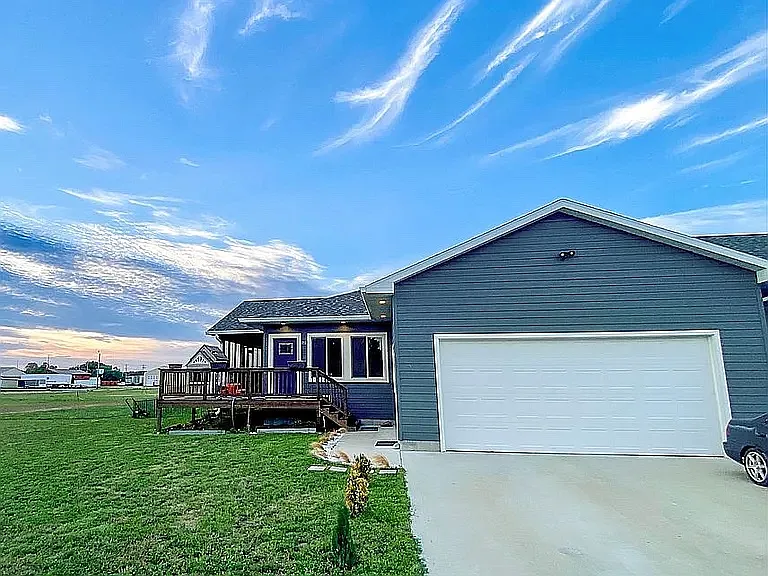 3 bed, 2712 sqft, $2,500 — Photo 3