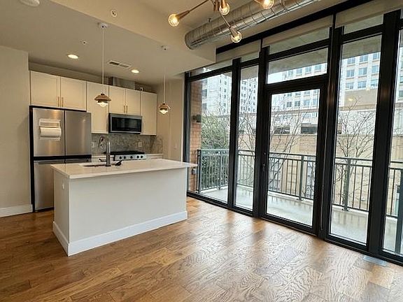 4th image of 2000 Clarendon Blvd Unit 302