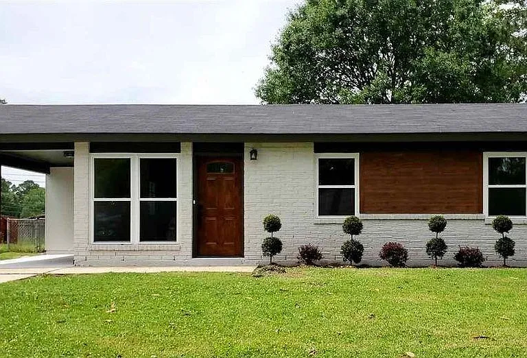 1335 Bellonia Dr — Photo 2