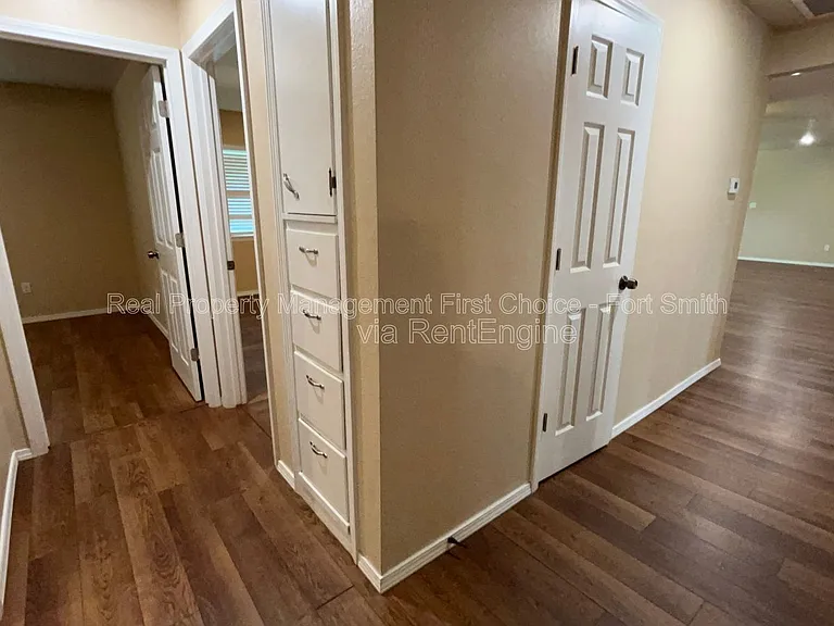 16 Charmont Dr — Photo 13