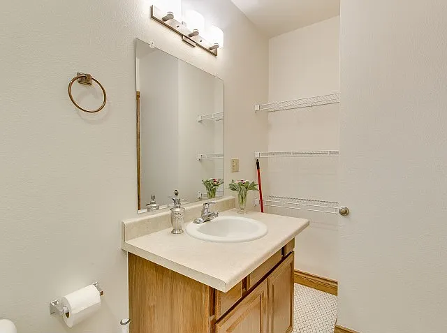 Claremont Apartments — Photo 29