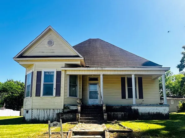 207 River Bluff Dr, Sheffield, AL 35660