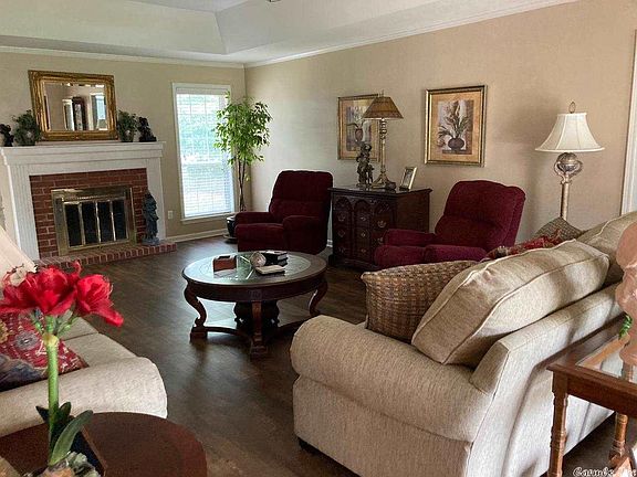 3rd image of 610 Live Oak Dr