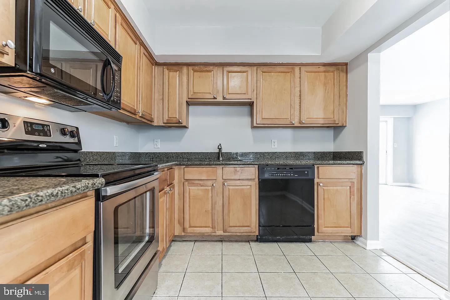 2 bed, 1.0 bath, 1000 sqft, $2,350 — Photo 4