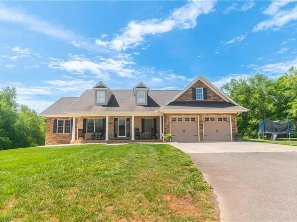 687 Red Brush Rd, Mount Airy, NC 27030