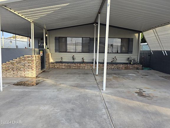 2nd image of 207 E Bluewater Dr