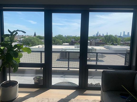 5th image of 1523 N Western Ave #5C