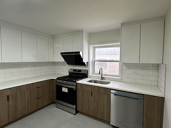 2nd image of 32 Keats St #2