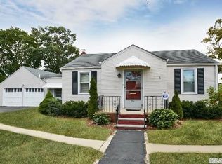 576 Grand Blvd, Deer Park, NY 11729