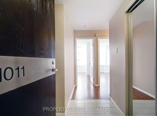 717 Bay St #1011, Toronto, ON M5G 2J9
