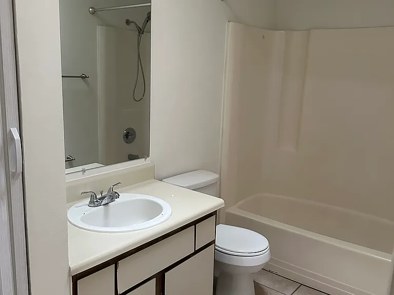 1116 W Hall St #A — Photo 7