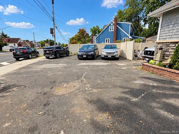 5th image of 704 Newbridge Road