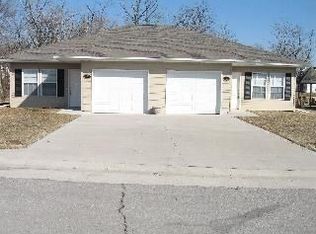 315 S Locust St, Cameron, MO 64429