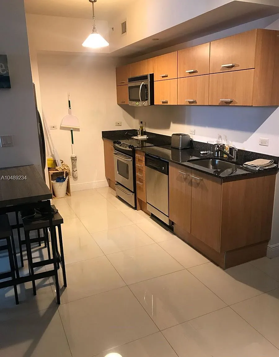 1 bed, 698 sqft, $3,000 — Photo 4