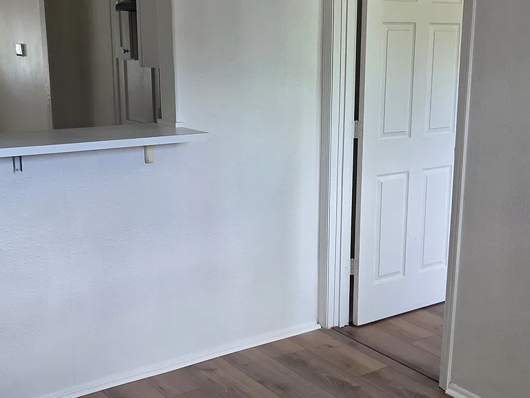 108 W Curtis St — Photo 11