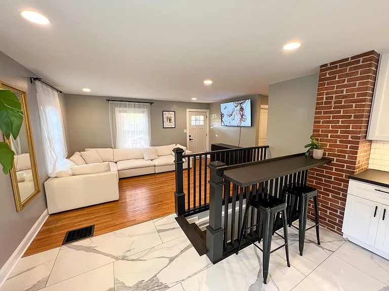 2738 Allegheny Ave — Photo 8