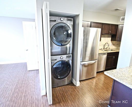 3rd image of 4339 Roanoke Pkwy #303