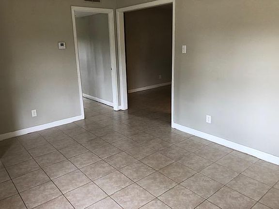 4th image of 2812 S General Wainwright Dr
