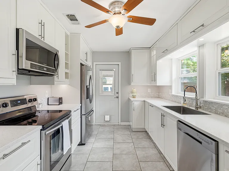 215 Varsity Cir — Photo 13