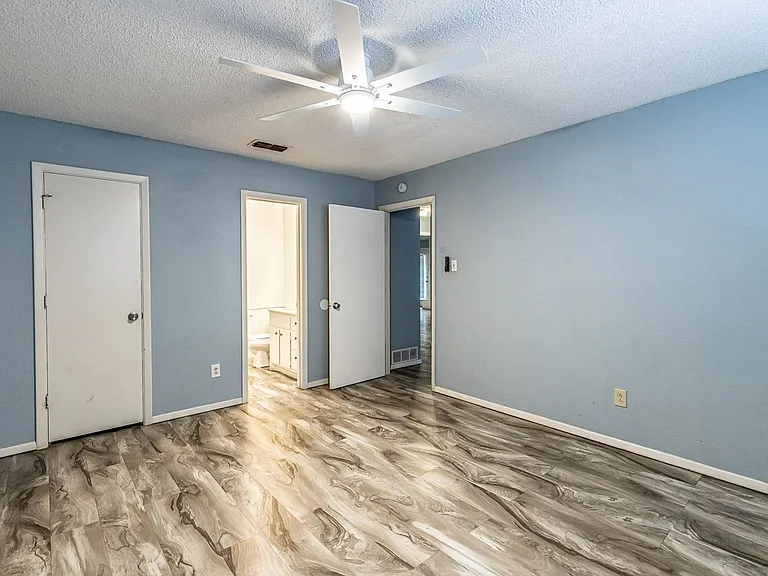 4305 52nd St — Photo 35