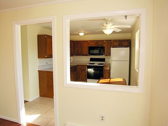 5th image of 77 Edgelawn Ave APT 9
