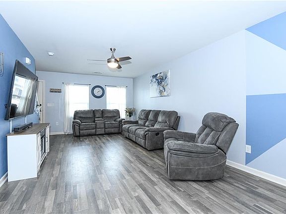 2nd image of 2902 Desmond Woods Dr