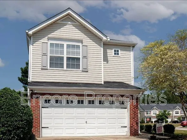 221 Danesway Dr, Holly Springs, NC 27540