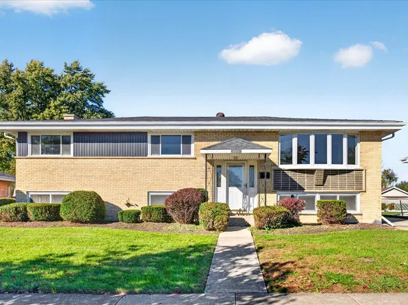 565 Arlene Dr, Wood Dale, IL 60191