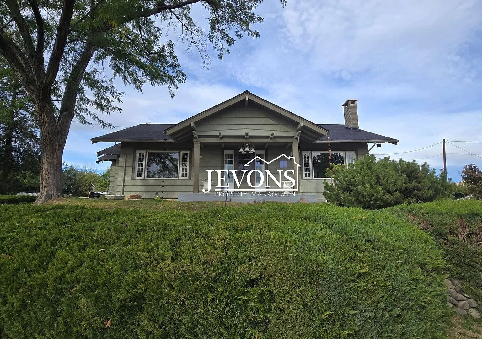 Spacious 3BD/3BA Yakima Home 3-Car Garage & W/D Hookups — Photo 3