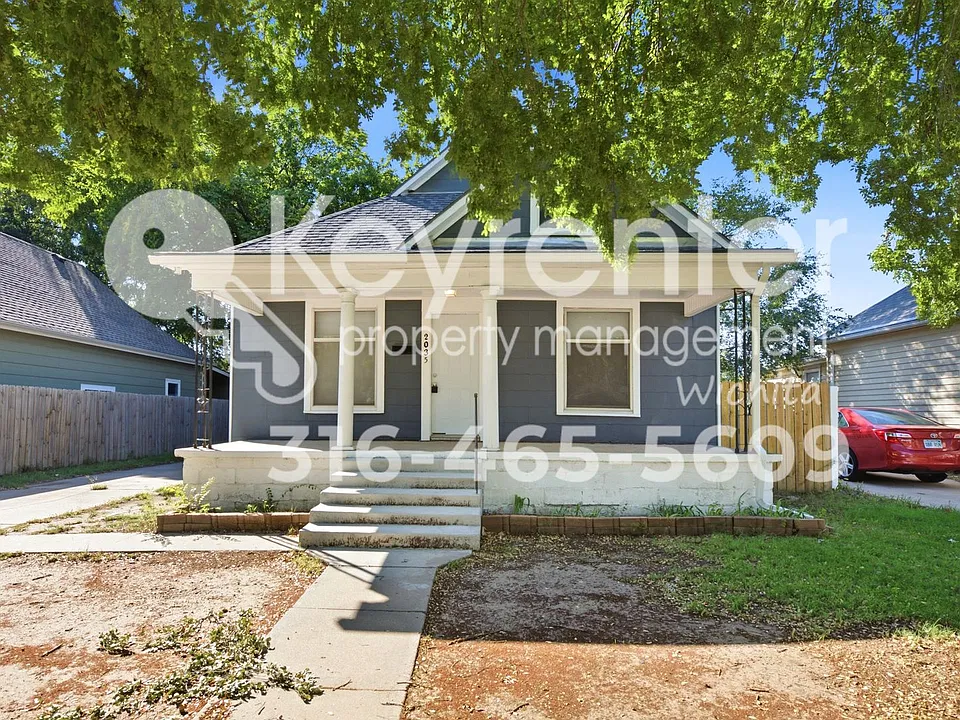 2035 N Park Pl