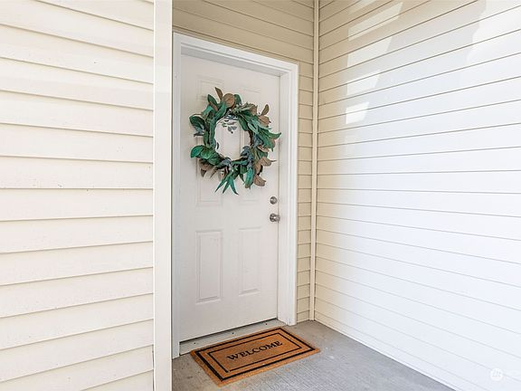 4th image of 800 96th Avenue NE #E101
