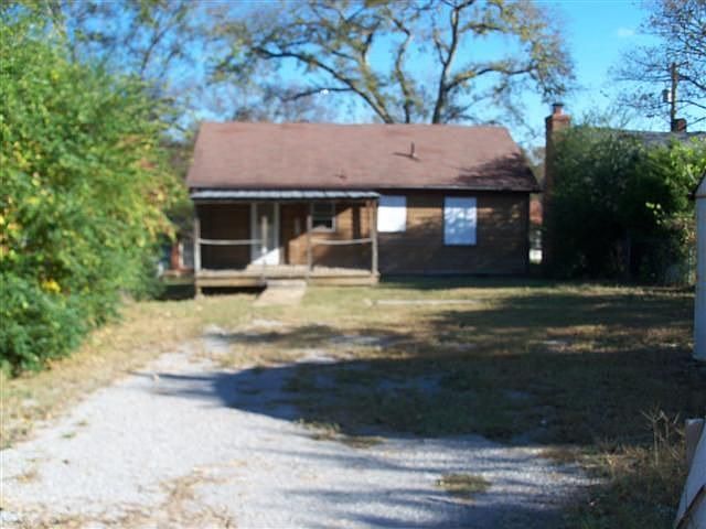 2nd image of 5815A Leslie Ave