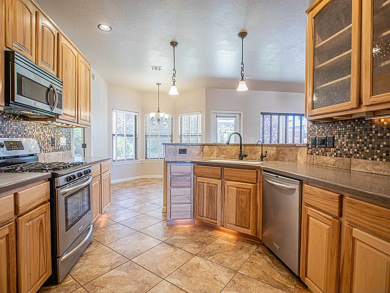 1124 Pajarito Dr — Photo 16