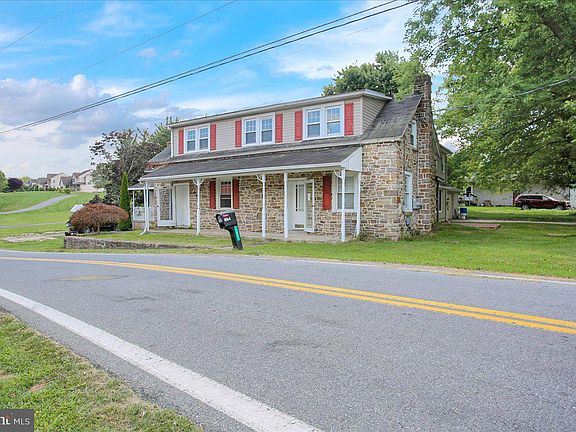 2nd image of 102 Beaver Creek Rd