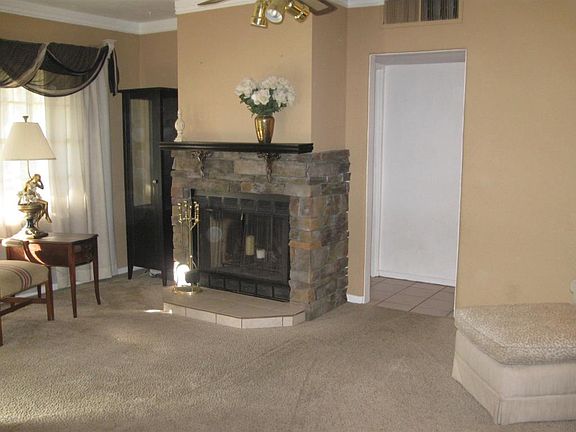 3rd image of 1850 E Glenrosa Ave