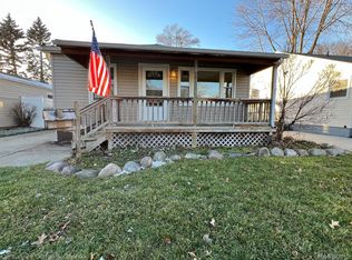 29139 Tawas St, Madison Heights, MI 48071