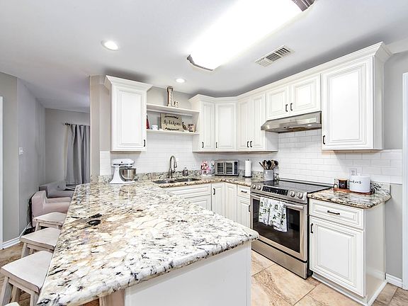 5th image of 232 Windward Dr