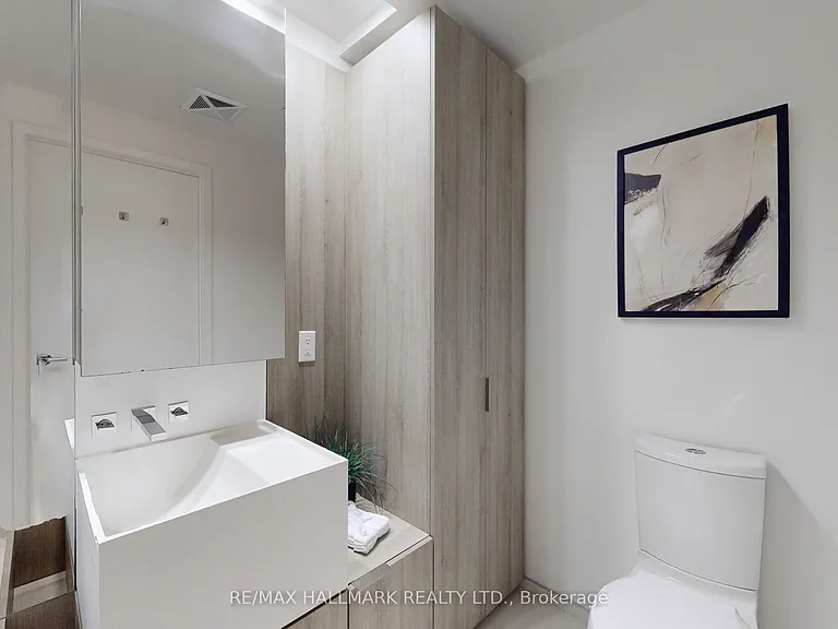 1 Bloor St E #520 — Photo 12