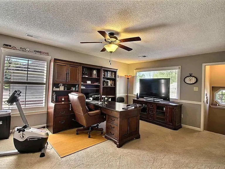 2345 Linkenholt Dr — Photo 19