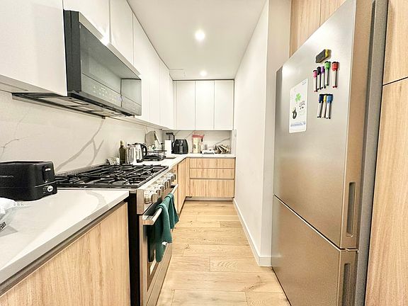 5th image of 227 E 59th St APT 5D