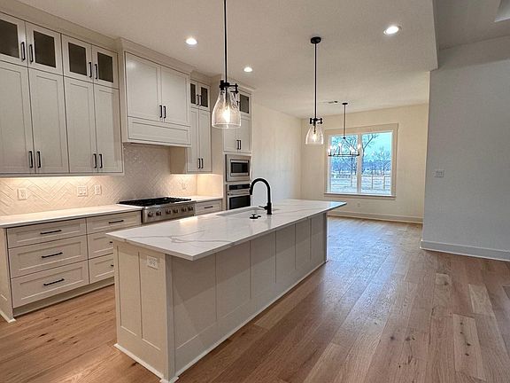 5th image of 4945 Lake Vista Dr