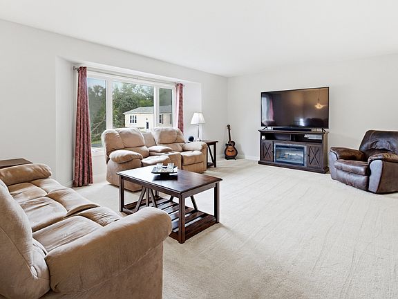 3rd image of 308 Nelson Ct