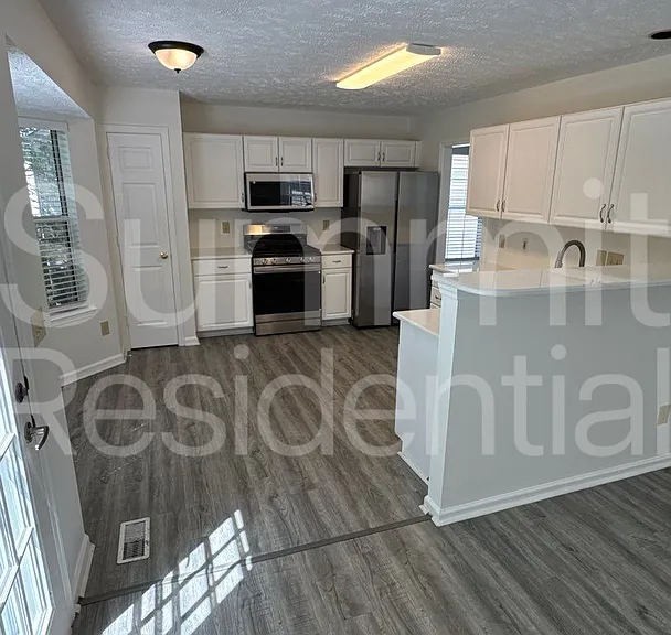 2002 Upland Dr — Photo 8