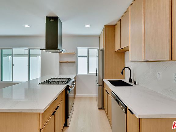 3rd image of 1021 N Genesee Ave APT 4