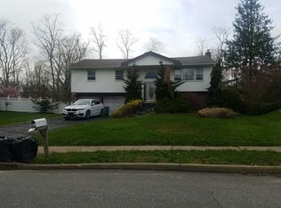 6 Stonywood Dr, Commack, NY 11725