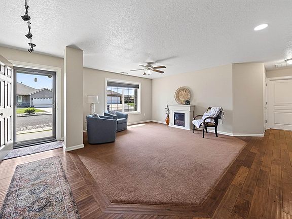 4th image of 3702 W 22nd Ave