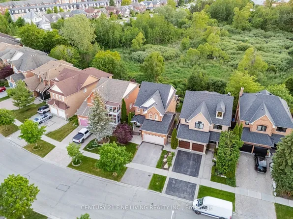 18 Nantucket Dr, Richmond Hill, ON L4E 3V1