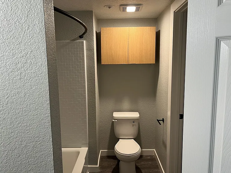 River House Apartments — Photo 80