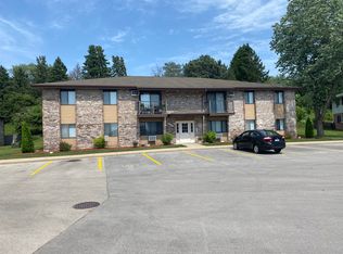 1569 Honeysuckle Rd APT 4, Hartford, WI 53027